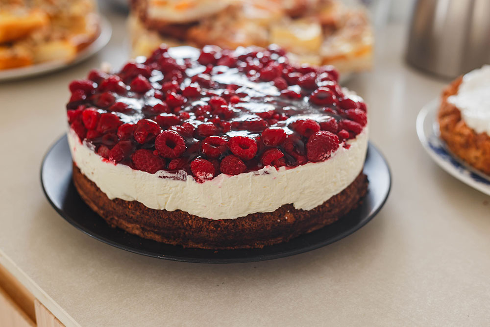 Einfache Himbeer Schoko Torte backen