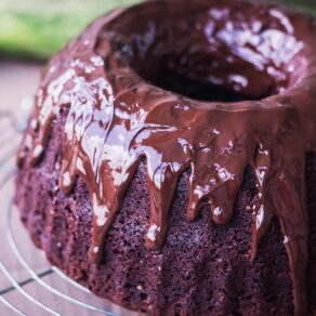 Super saftiger Zucchini Schokoladenkuchen mit Nuss
