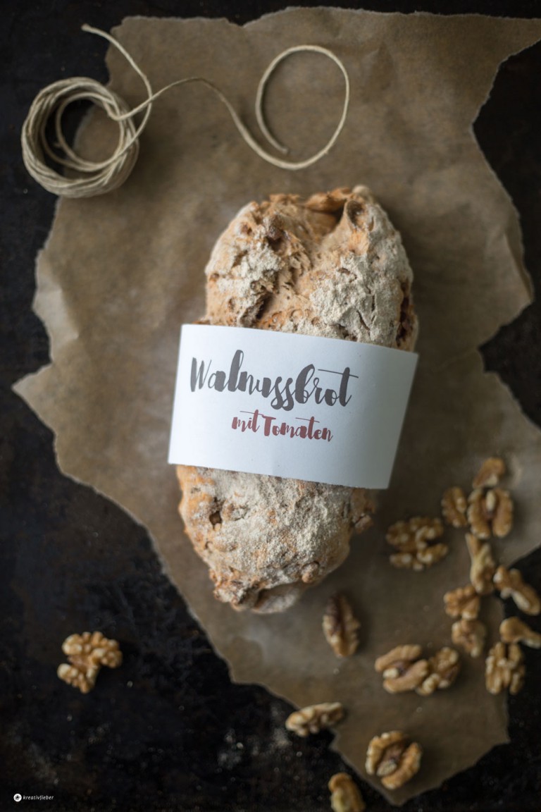 Walnussbrot mit getrockneten Tomaten - einfaches Brot backen