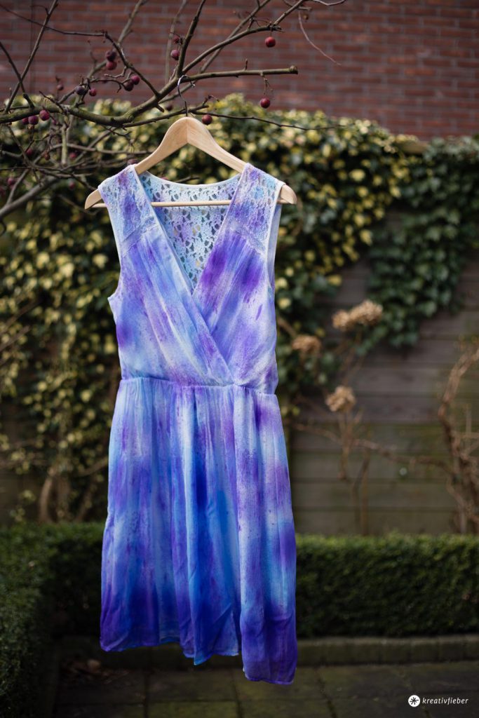 DIY Kleid Upcycling mit Seidenfarbe Kleidung einfach färben