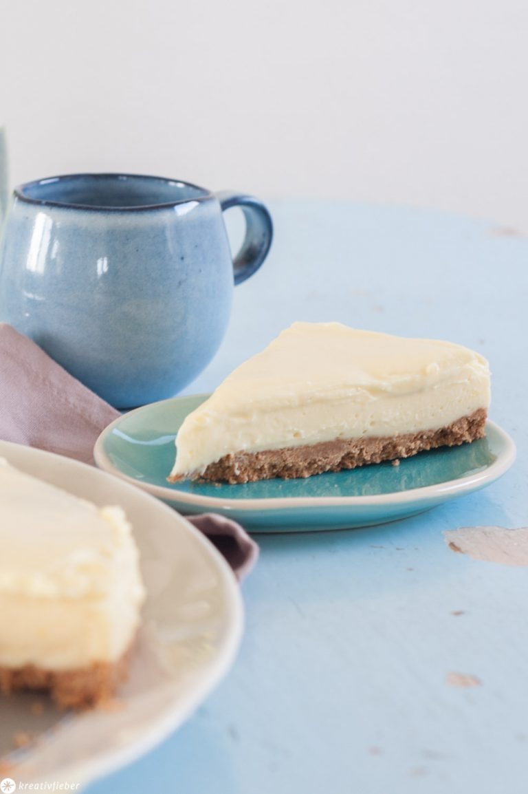 Quarktorte ohne backen mit Schokokeksboden und weiße Schokolade Topping