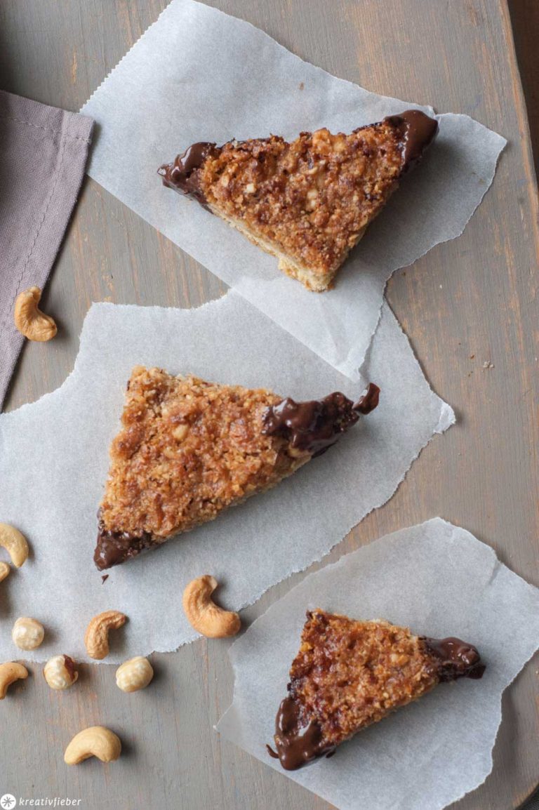 Nussecken mit Cashewkernen und Haselnüssen