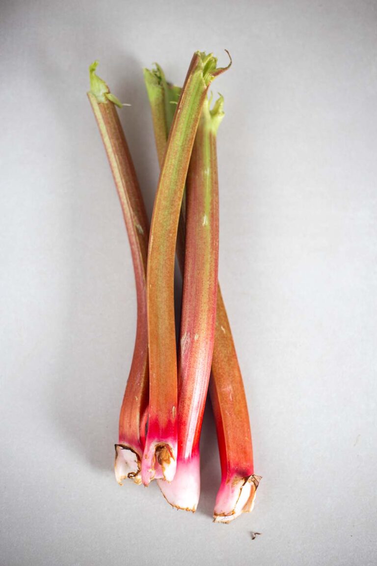 Rhabarber Crumble Rezept mit knackigen Streuseln - kreativfieber