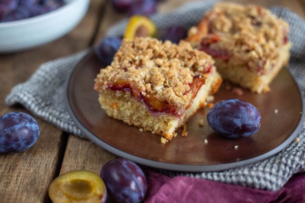 Streuselkuchen mit Zwetschgen - saftiges Blechkuchen Rezept