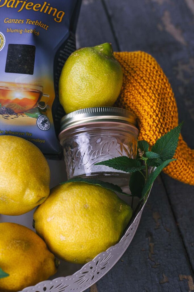 Gift basket for a summer party with lemon