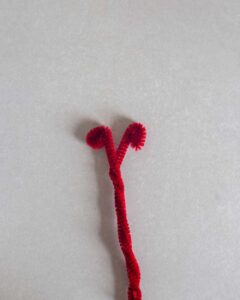 Raupen aus Pfeifenreinigern 6 Fühler drehen