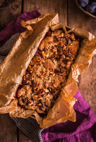 Super saftiger Pflaumenkuchen in der Kastenform mit Walnuss Knusperkruste