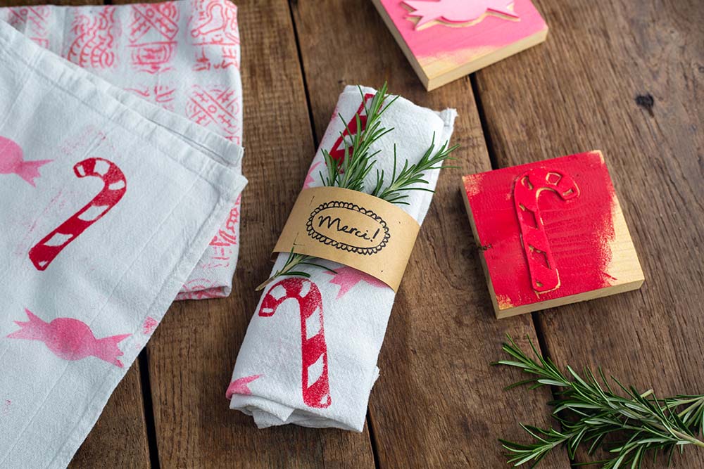 DIY Geschenkidee Geschirrtuch bedrucken mit Zuckerstangen DIY Stempel