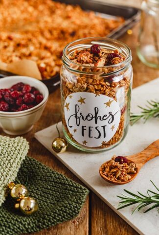 Weihnachtsmüsli selber machen Rezept für weihnachtliches Granola