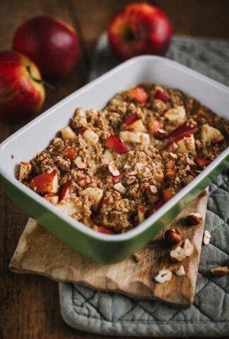 Baked Oats mit Äpfeln und Zimt - einfaches warmes Frühstück