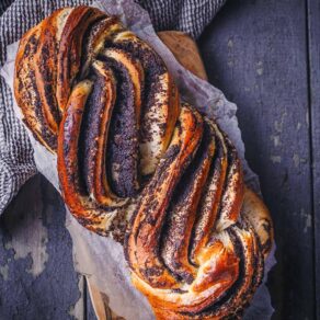 Mohnzopf Rezept mit fluffigem Hefeteig