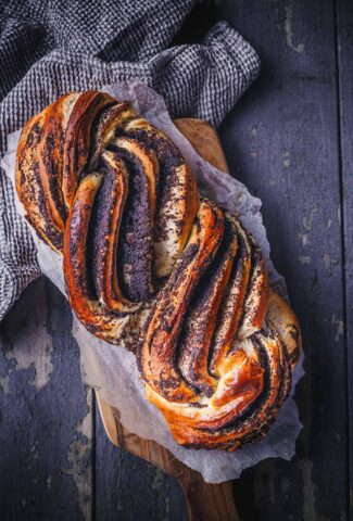 Mohnzopf Rezept mit fluffigem Hefeteig