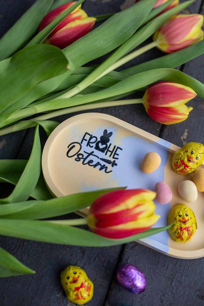 Ostergeschenke mit rub-ons gestalten - kleines Dekotablett selbermachen