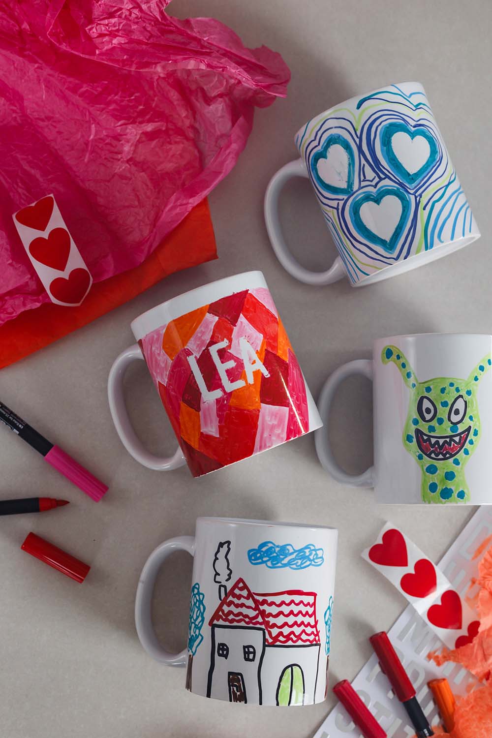 Tassen bemalen zum Kindergeburtstag mit Porzellanstiften
