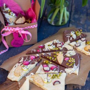 Oster-Bruchschokolade zum Verschenken im Ofen selbermachen - einfaches Bruchschokolade Rezept