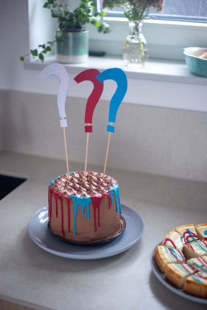 Drei Fragezeichen Torte aus Tiefkühlkuchen selbermachen