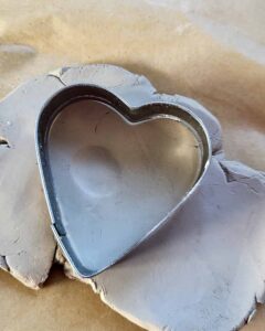 Fingerabdrücke in Ton