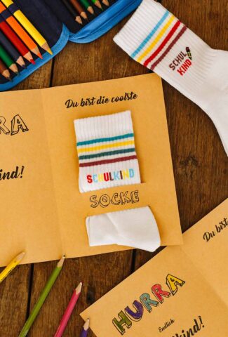DIY Schulkind Karte Coole Socke - Kleines Geschenk zur Einschulung basteln