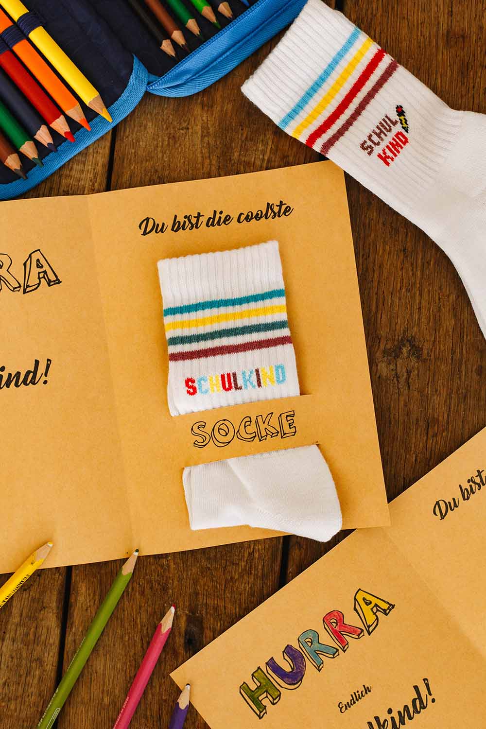 DIY Schulkind Karte Coole Socke - Kleines Geschenk zur Einschulung basteln