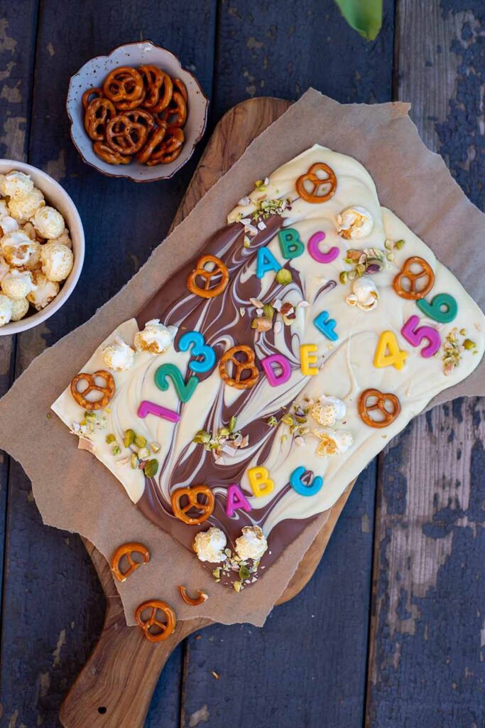 Bruchschokolade zur Einschulung mit Popcorn und Brezeln