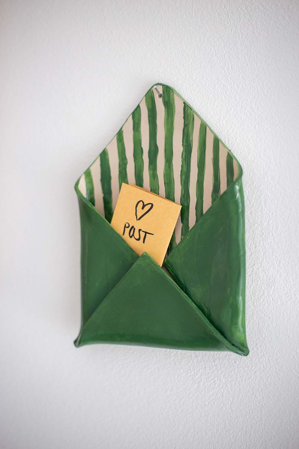 DIY Briefumschlag aus Ton selbermachen - Familienbriefkasten