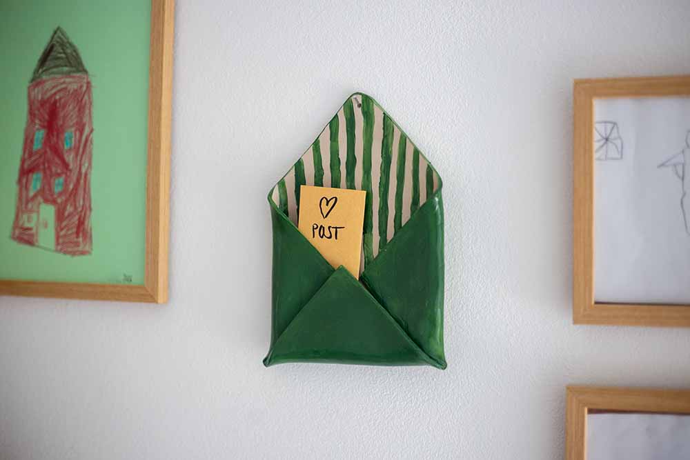 DIY Briefumschlag aus Ton selbermachen - Kleiner Briefkasten aus Ton für Botschaften