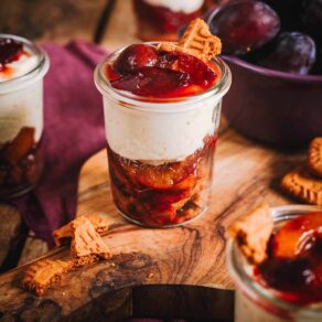 Pflaumentiramisu - herbstliches Tiramisu mit karamellisierten Pflaumen und Karamellkeksen