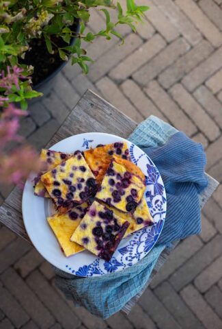 Schnelle Blaubeerschmandschnitten vom Blech
